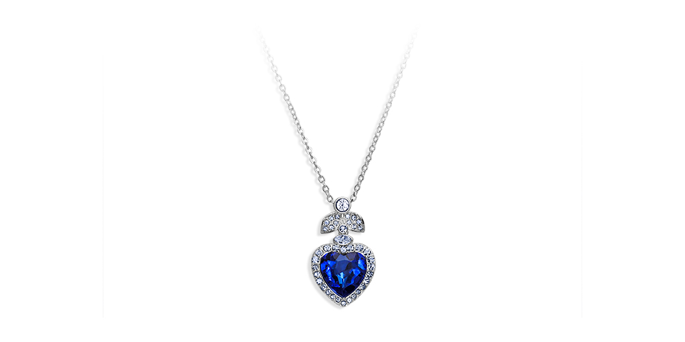 Náhrdelník s modrým krystalem ve tvaru srdce