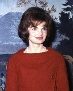 Jacqueline Kennedyová – manželka prezidenta USA Johna Fitzgeralda Kennedyho a v letech 1961–1963 první dáma USA