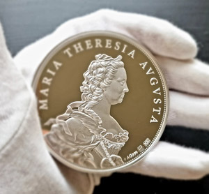 Výroční medaile z 5 uncí ryzího stříbra