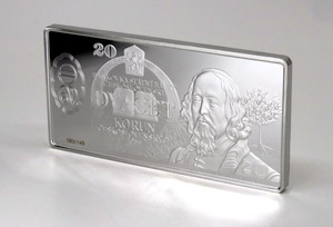 Motiv dvacetikoruny zdobí dvouuncovou medaili z ryzího stříbra