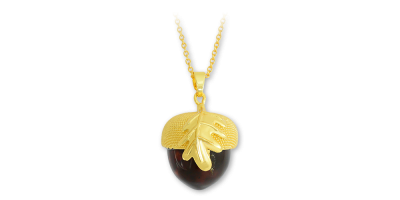 Přívěsek s jantarem ve tvaru oříšku s řetízkem	