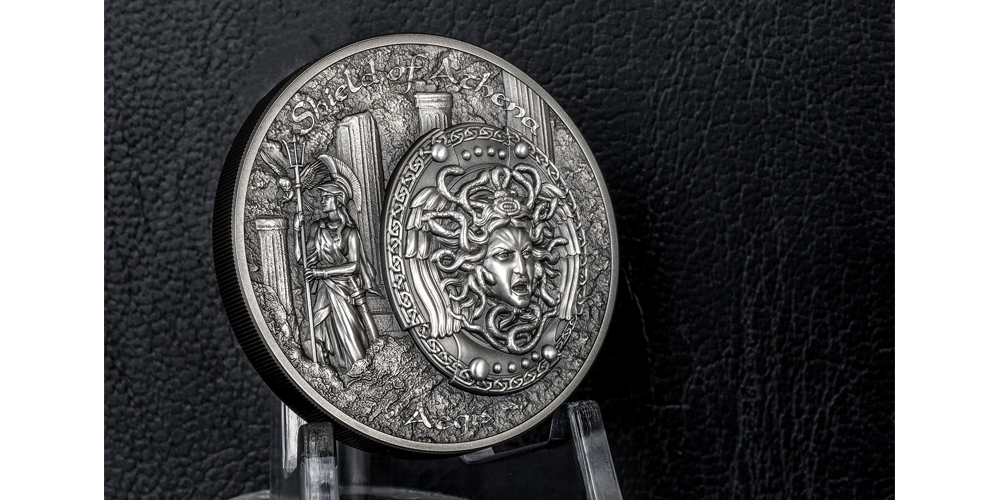 Štít bohyně Ahtény na stříbrné minci