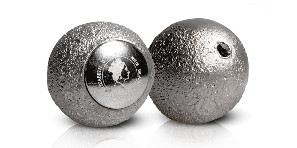 Stříbrná mince ve tvaru Měsíce s pravým měsíčním kamenem
